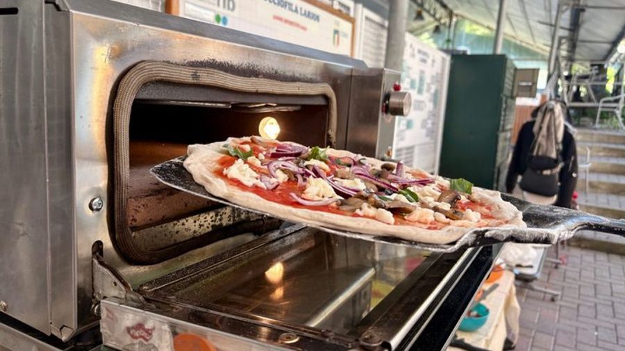 Lake Como Neapolitan Pizza-Making Class With Drinks Included