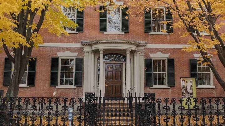 Salem History and Ghost Walking Tour With Night Option