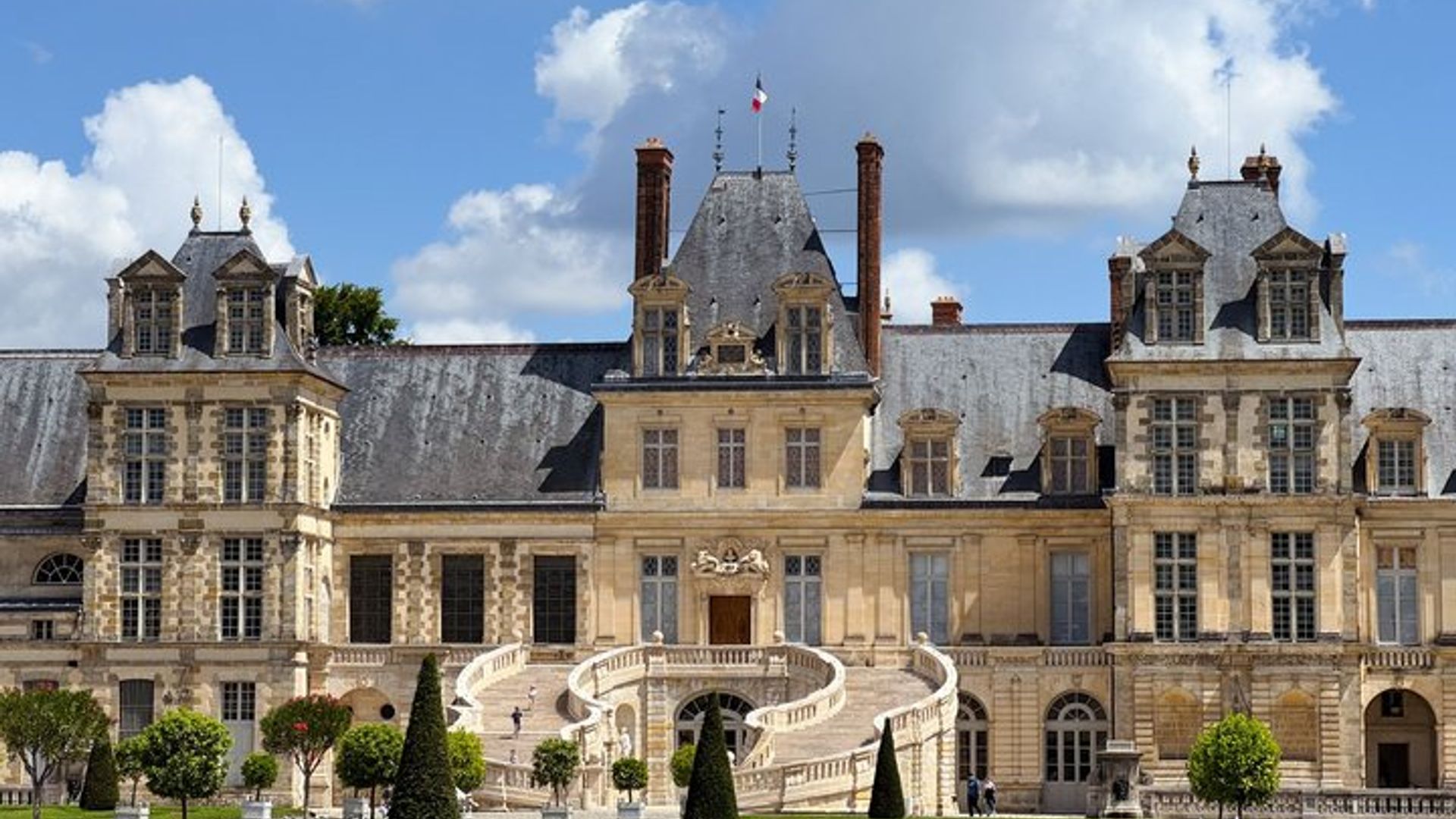 Paris to Fontainebleau Private Half-Day Trip with Hotel Pickup