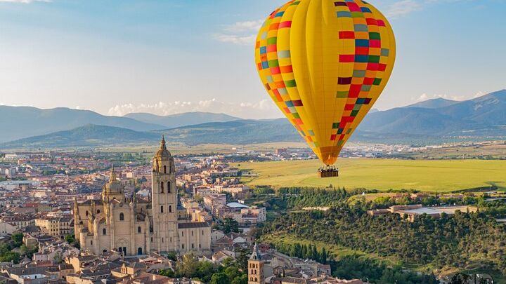 Segovia Hot-Air Balloon Ride, Brunch, Photo with Pickup Option