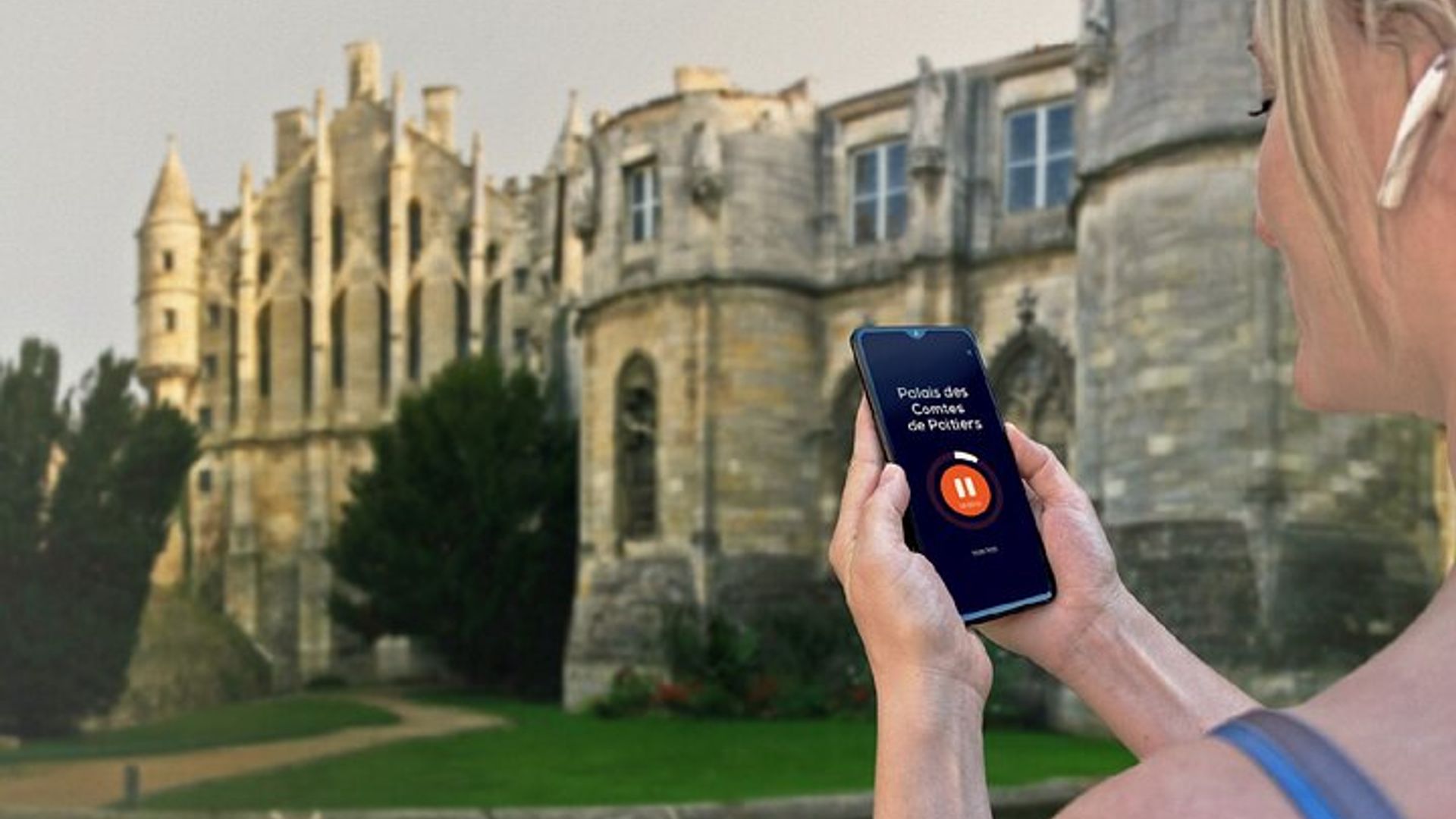 Poitiers Audio guided walking tour 2h00 and 16 audio commentary