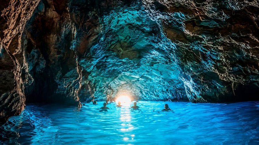 Blue Cave, 3 Green Caves & Šunj Beach - Morning Speedboat Tour