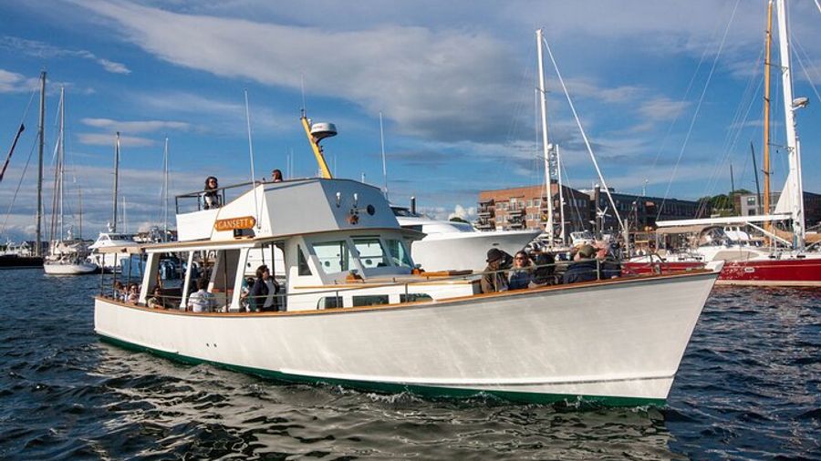 Rhode Island Morning Mimosa Boat Tour in Newport