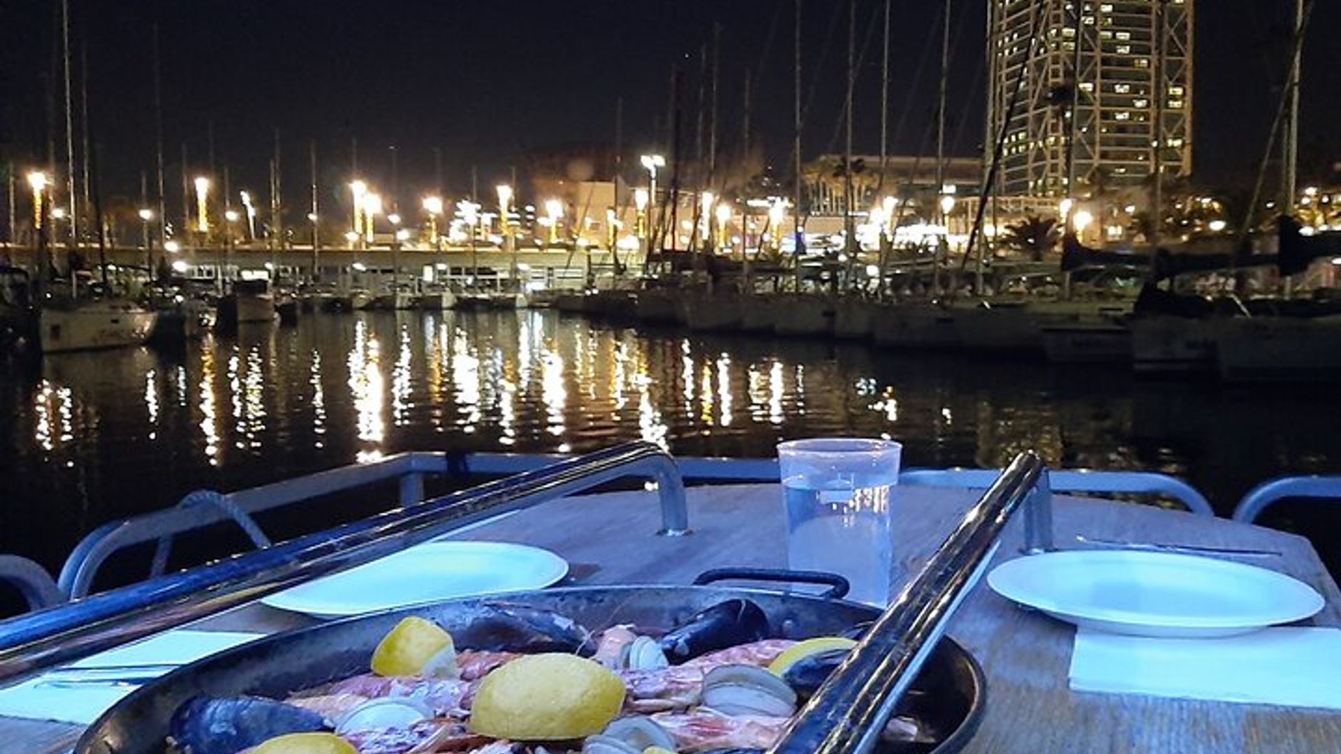 Evening Cruise with Dinner and Drinks in Barcelona