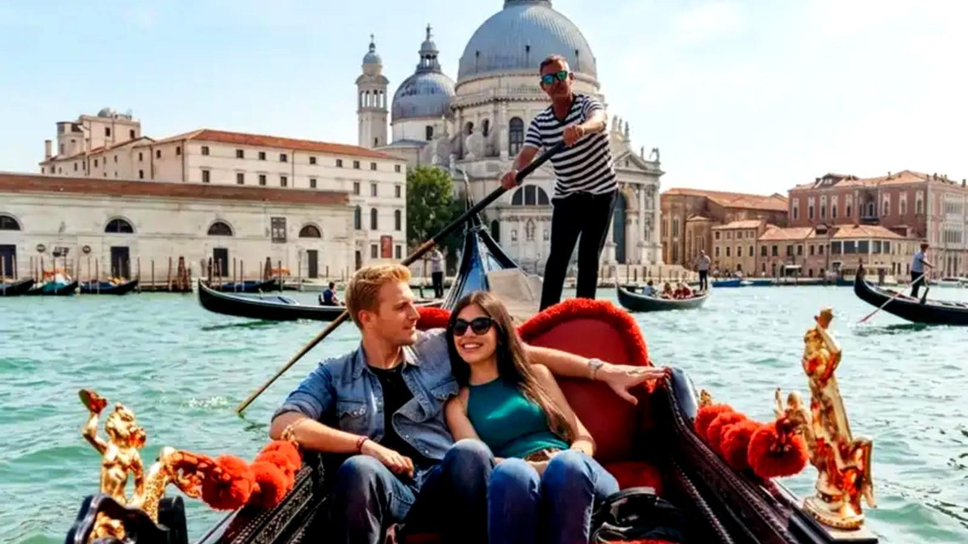 Private Gondola Ride – A Timeless Venitian Journey