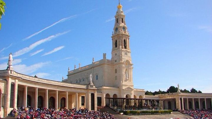Fátima, Nazaré, and Óbidos Private Tour From Lisbon