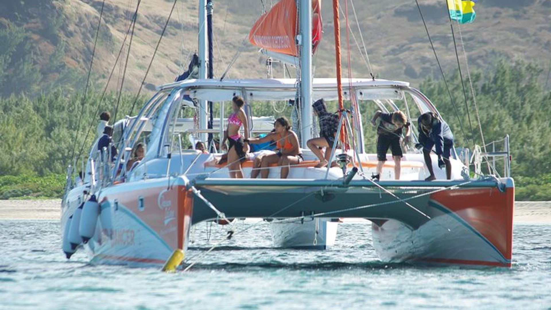 Crucero en catamarán de día completo desde Grand Baie