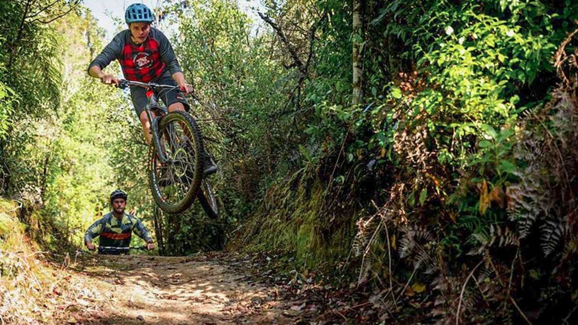Urban Jungle Trail Cycling Tour from Colombo