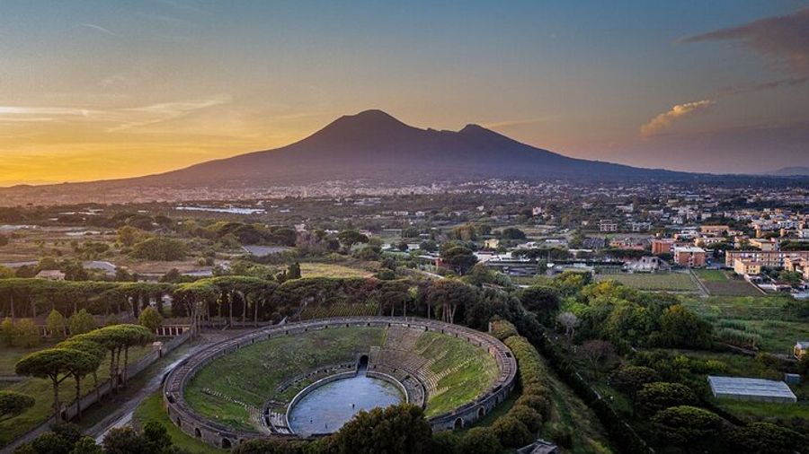 Day Trip to Pompeii, Herculaneum and Vesuvius from Naples