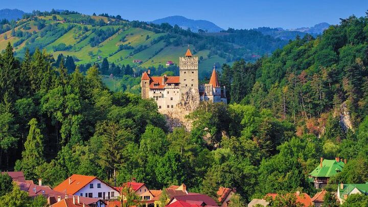 Bucharest to Transylvania: Guided Tour With ‘Dracula’s Castle’