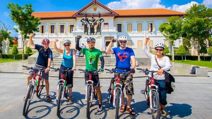 Chiang Mai Historic Old City Morning or Night Guided Bike Tour