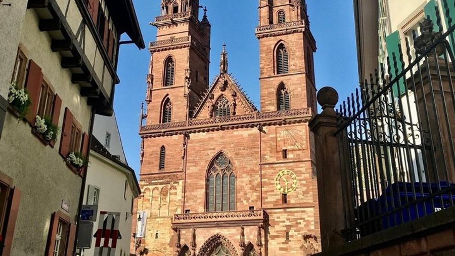 Basel Old Town: Small-Group Cheese and Chocolate Tasting