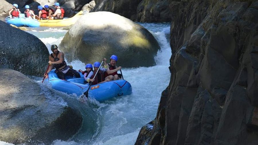 White Water Rafting Upper Naranjo River (Chorro section, Dec. 15th - May 15th)