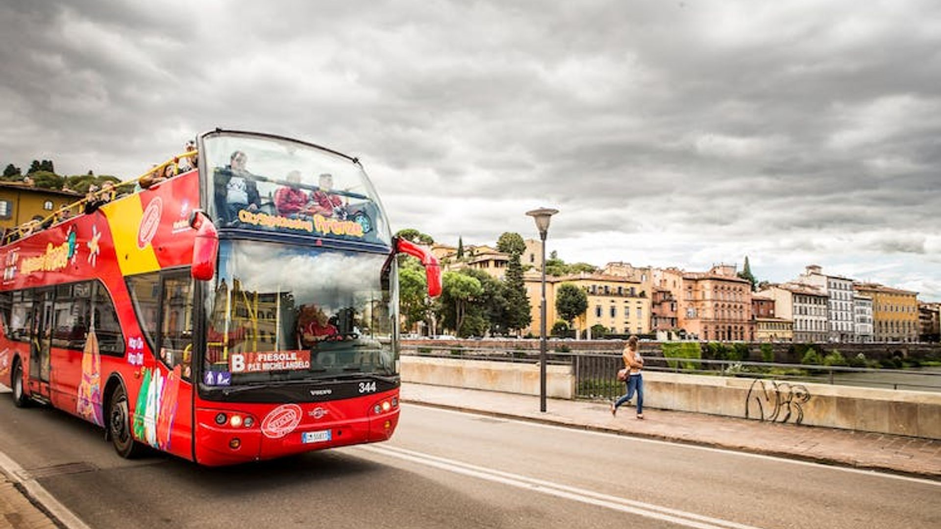 Uffizi Gallery guided tour with 24 or 48-hour hop-on hop-off bus tickets