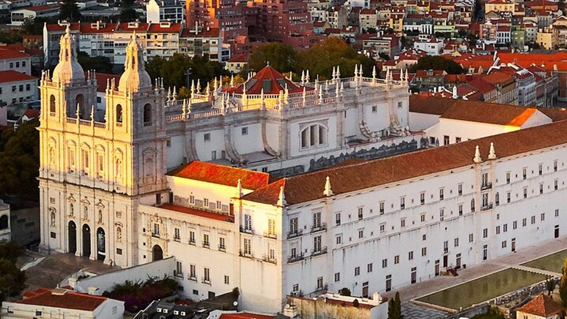 Lisbon Historical Downtown Private Tour image 2