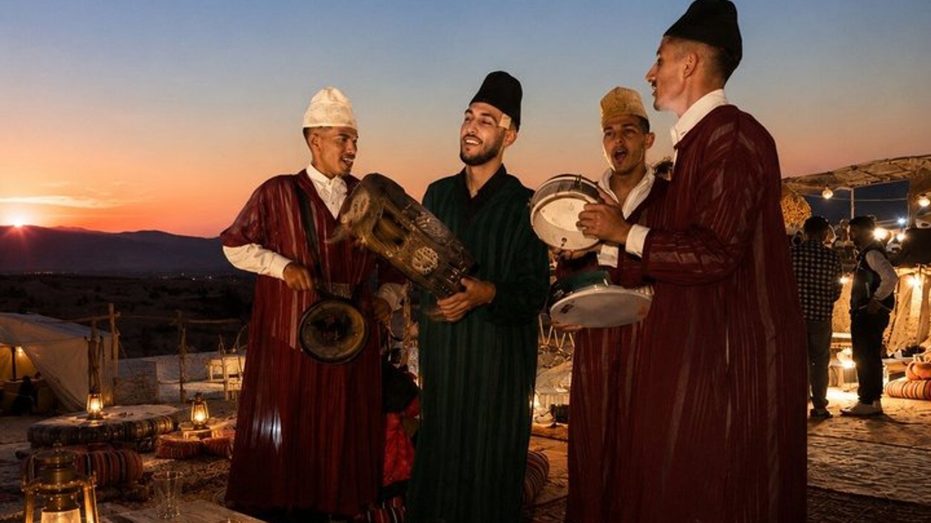 Marrakech : Coucher de soleil, dîner spectacle et observation des étoiles dans le désert d'Agafay