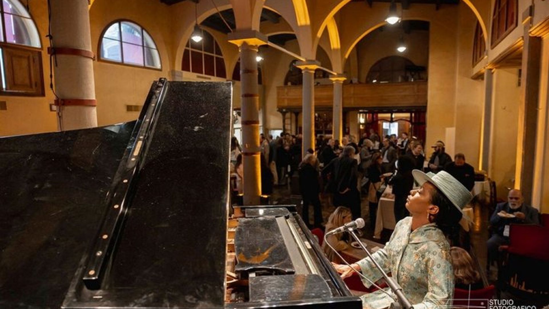 Dinner and Show at the Teatro del Sale in Florence