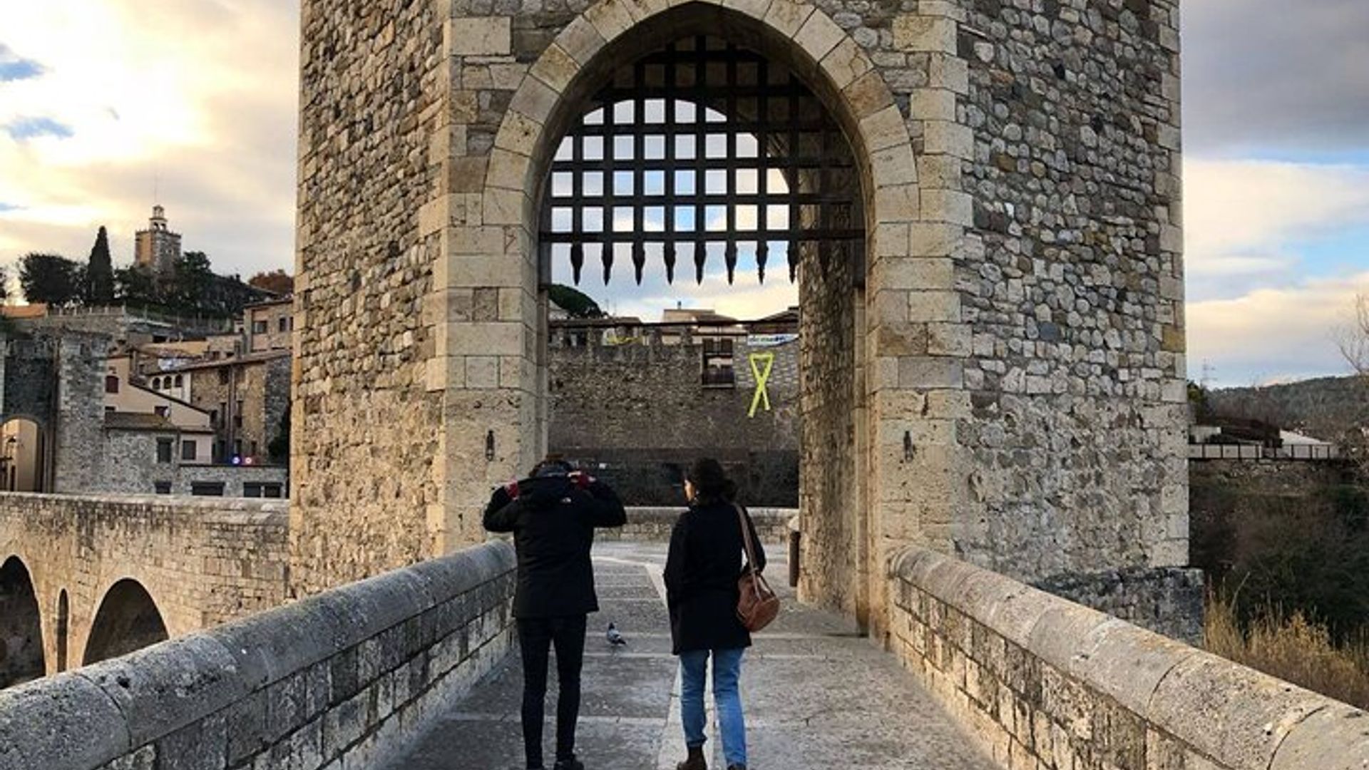 Mittelalterliche und jüdische Tour durch Besalú mit Würstchen, Ratafia und Wein