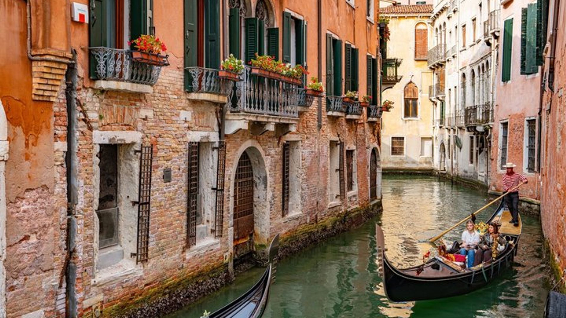 Venice Food Tasting Tour and 30 minute Gondola Ride