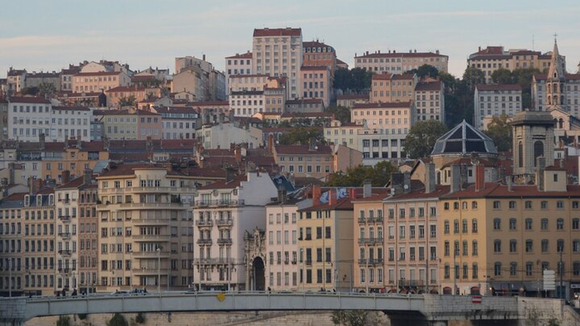Transfert privé de Marseille à Lyon avec un arrêt de 2 heures