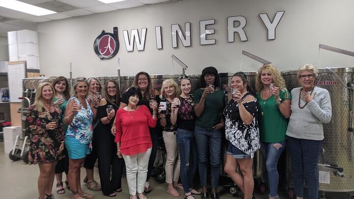 Clearwater: Group Winery Tour and Wine Tasting Experience