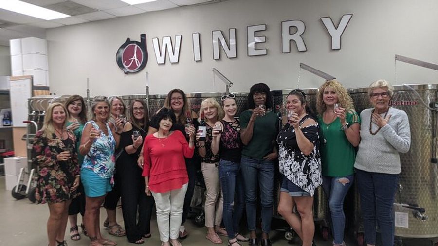 Clearwater: Group Winery Tour and Wine Tasting Experience