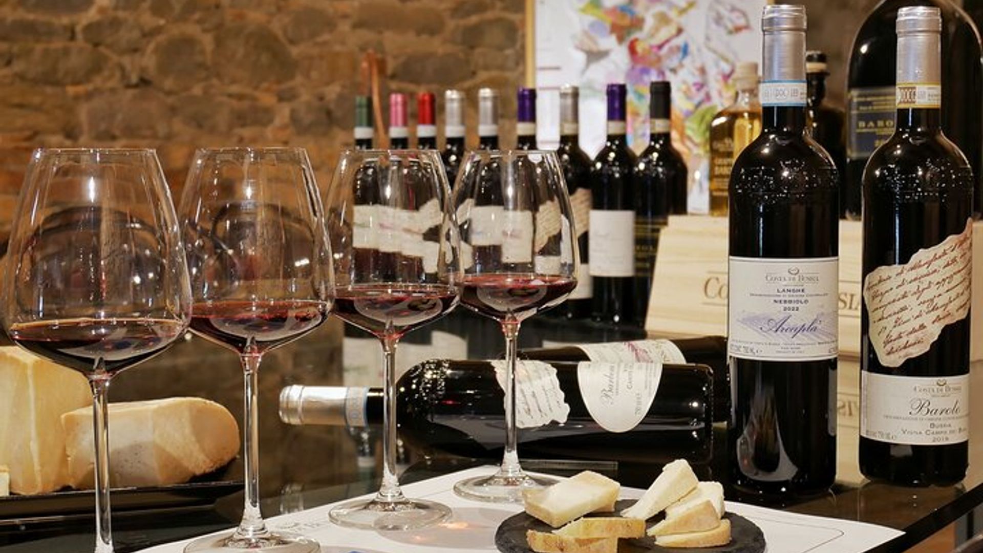 Monforte d'Alba: wine and cheese experience