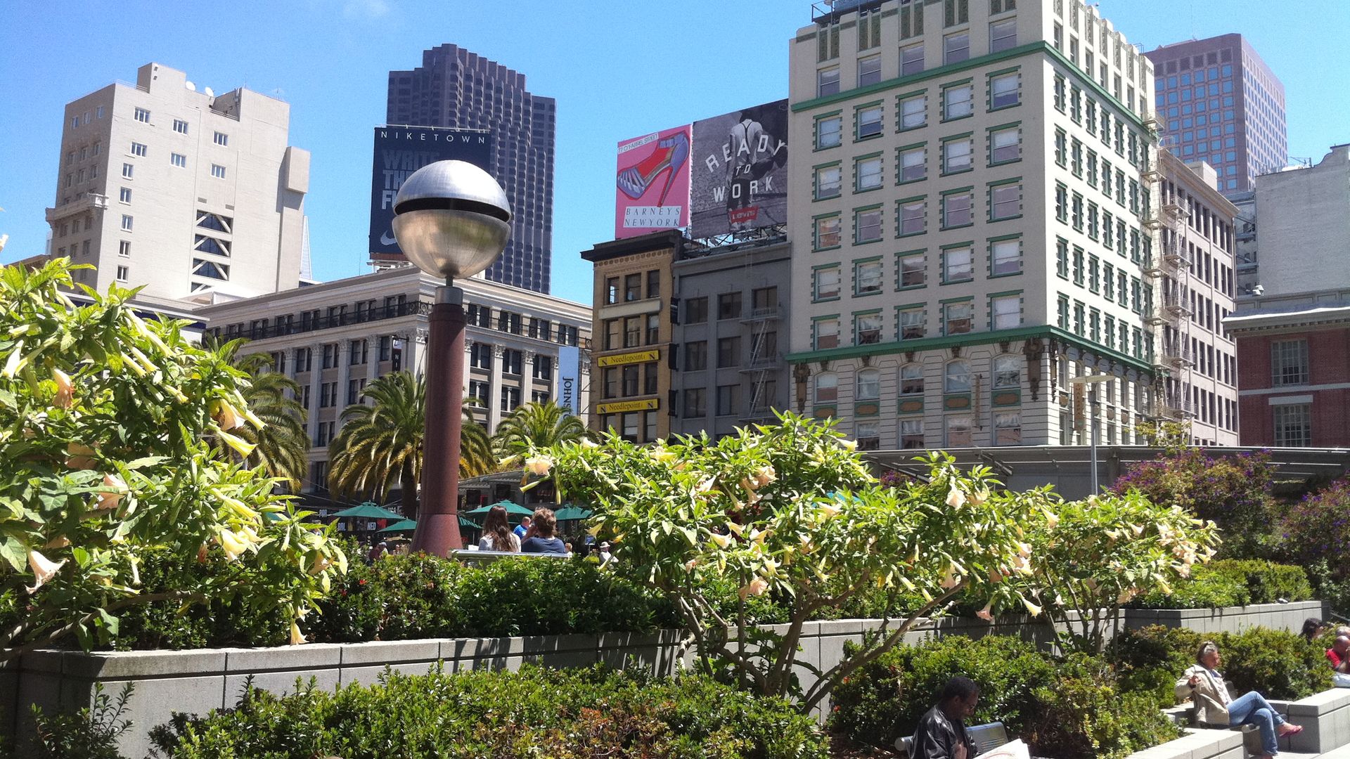 1-Day Hop On Hop Off City Tour image 2