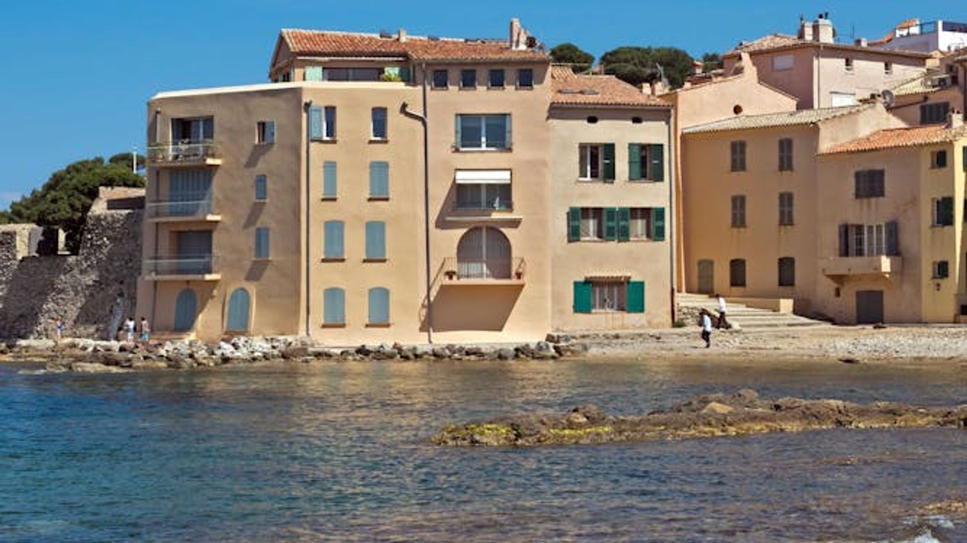 Take a guided tour around Saint-Tropez with a local