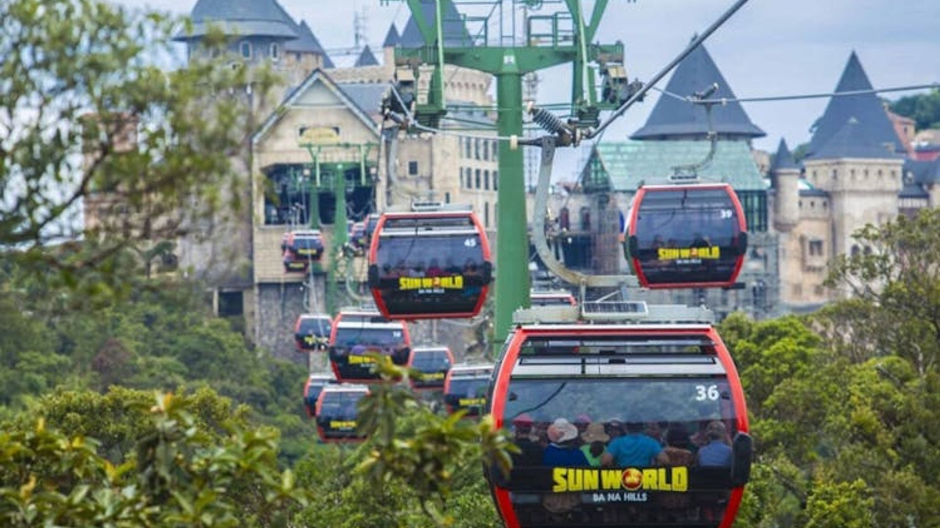 Tour to the Ba Na Hills with cable car and craft brewery and lunch