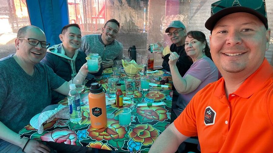 Santa Fe Plaza Small-Group History Tour with Food and Drink
