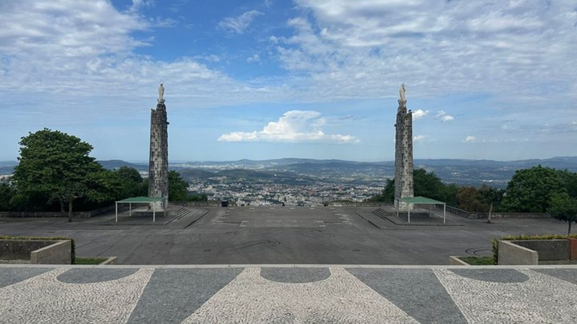 Braga Tour Sacred Sites and Old Town Highlights