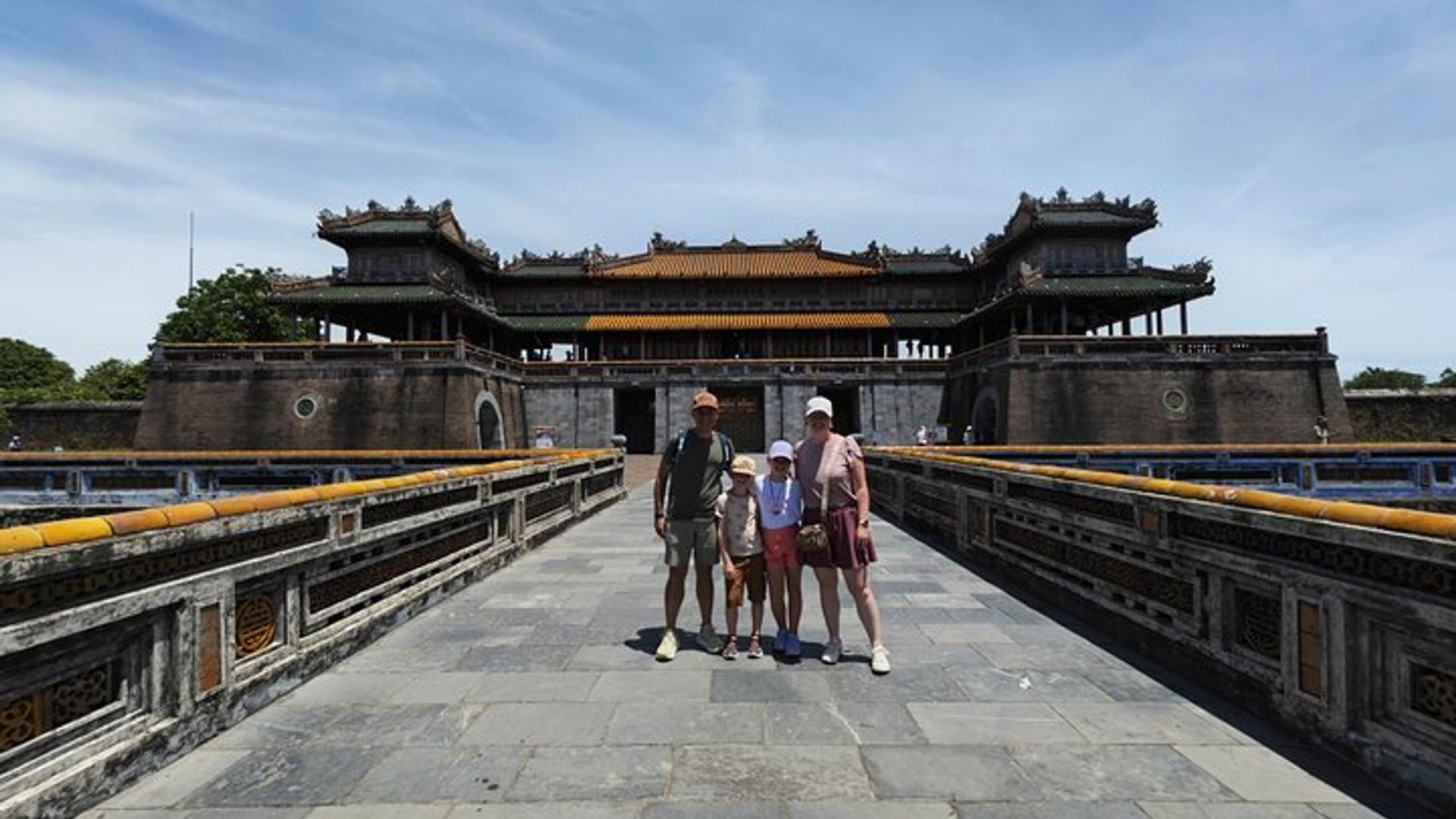 Tour privado desde el puerto de Chan May a la ciudadela de Hue y la tumba real