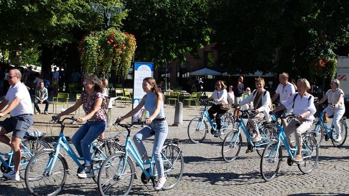 Bruges: Bike Tour of City Highlights
