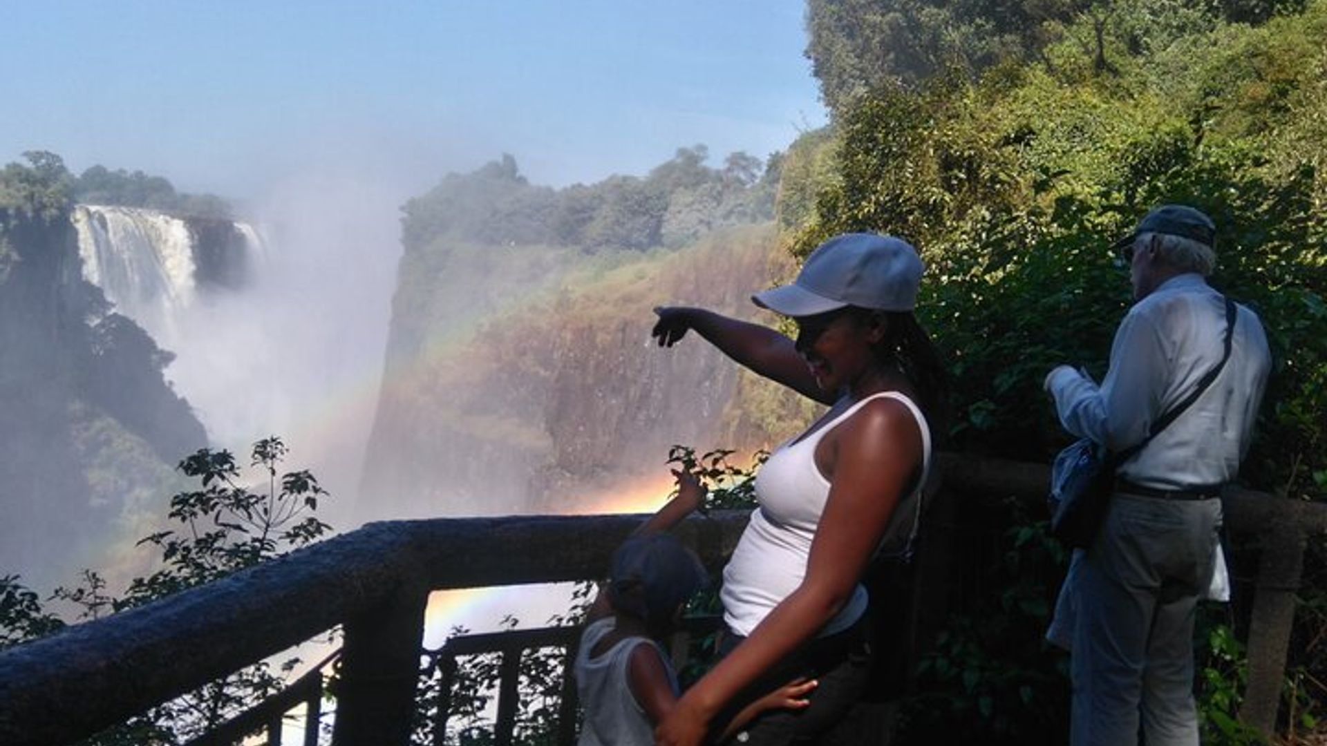 Urugendo rwa Victoria Falls hamwe nindege ya Kajugujugu na Cruise izuba rirenze