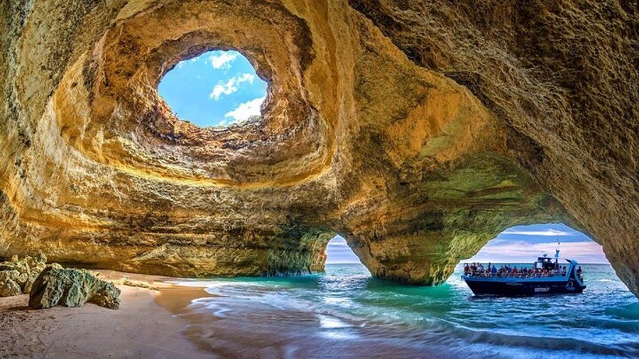 Portimao: Benagil Caves and Dolphin-Watching Group Tour
