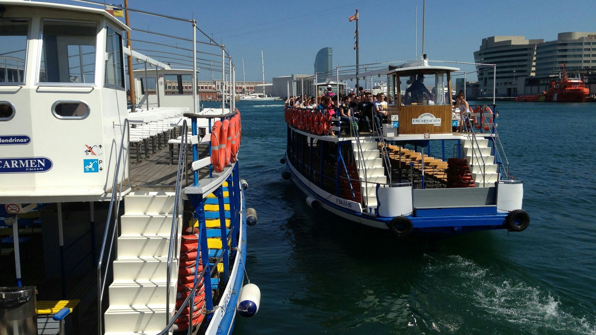 Las Golondrinas 40-minute cruise in Barcelona