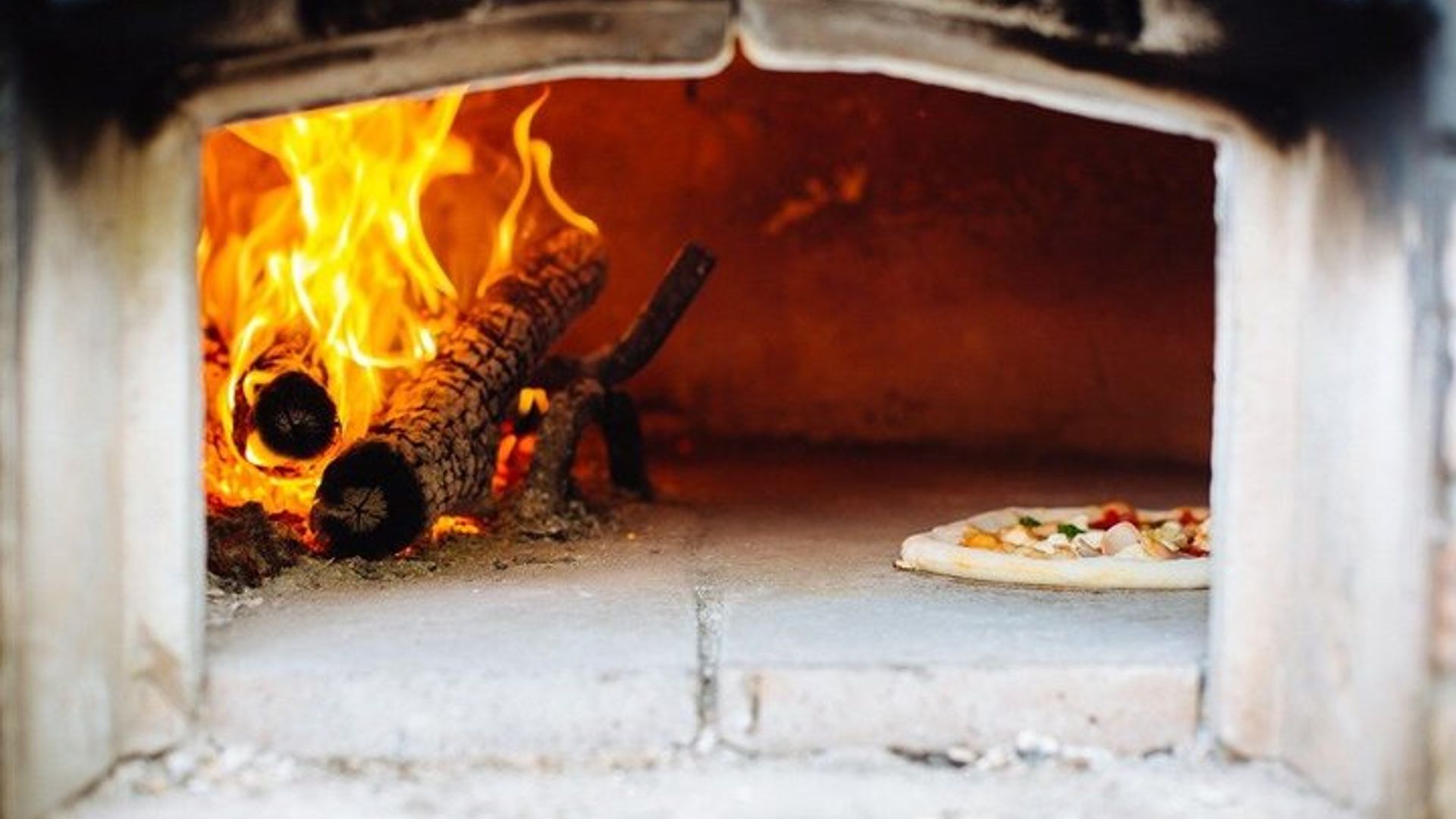 Tuscany Pizza or Pasta and Gelato Cooking Class From Florence