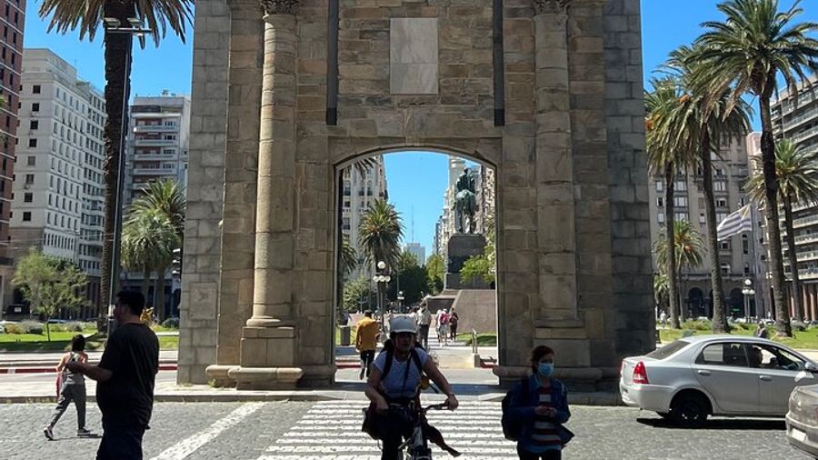 Tailor-made Montevideo: Private City Tour with a Local