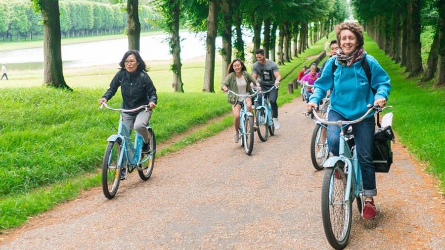 Versailles Domain Bike Tour with Palace and Trianon