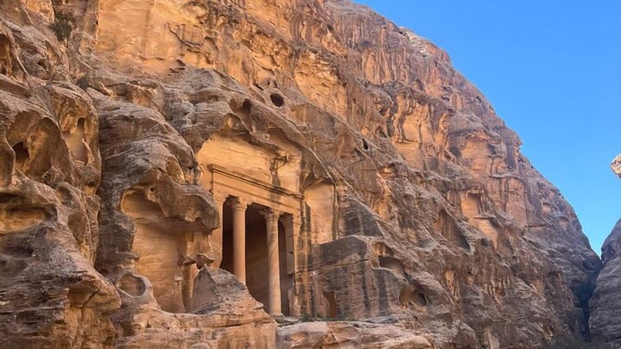 2-Day Petra, Wadi Rum, and Dead Sea Private Tour with Wi-Fi
