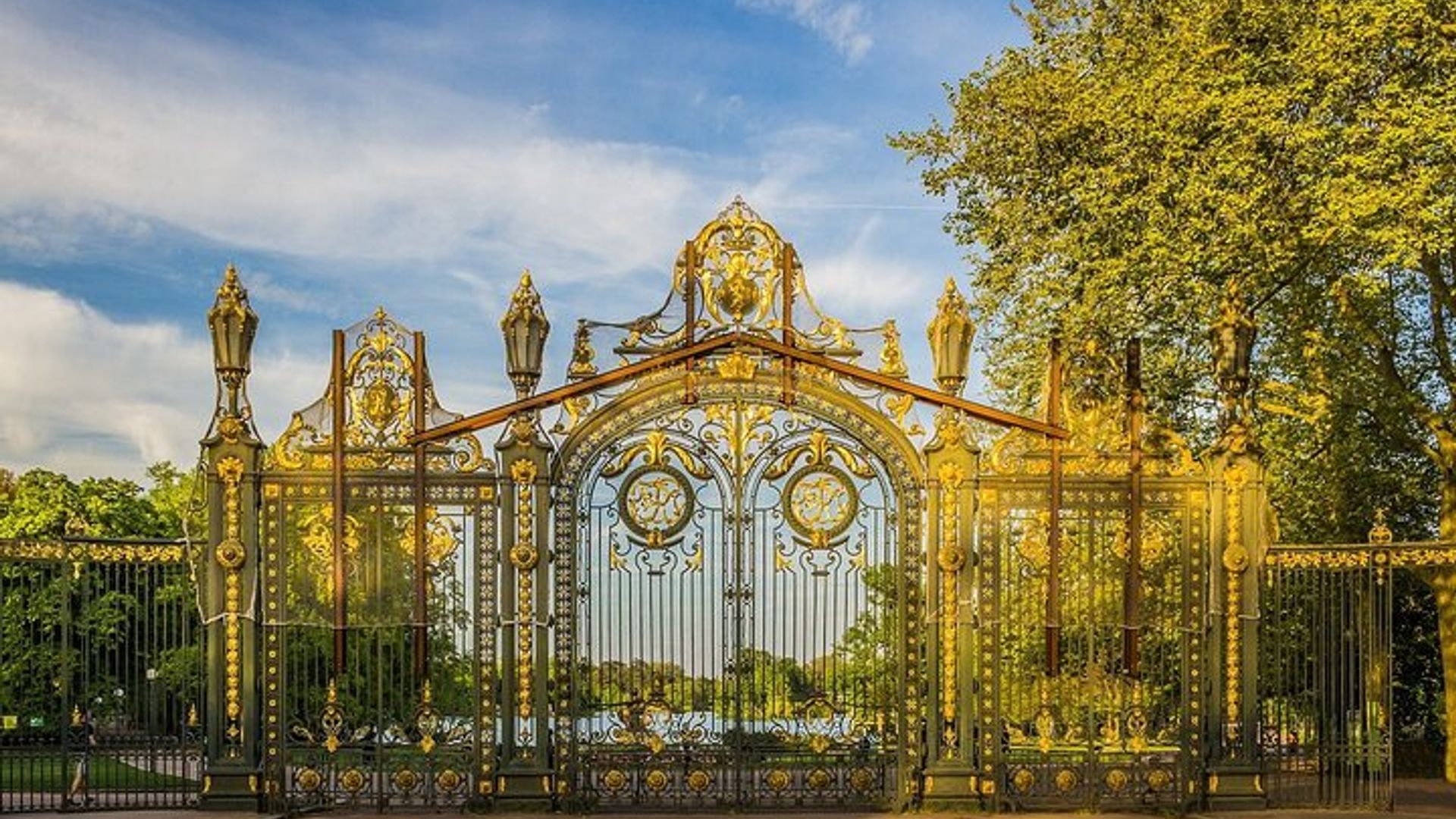 Private Transfer From Marseille To Lyon With a 2 Hour Stop