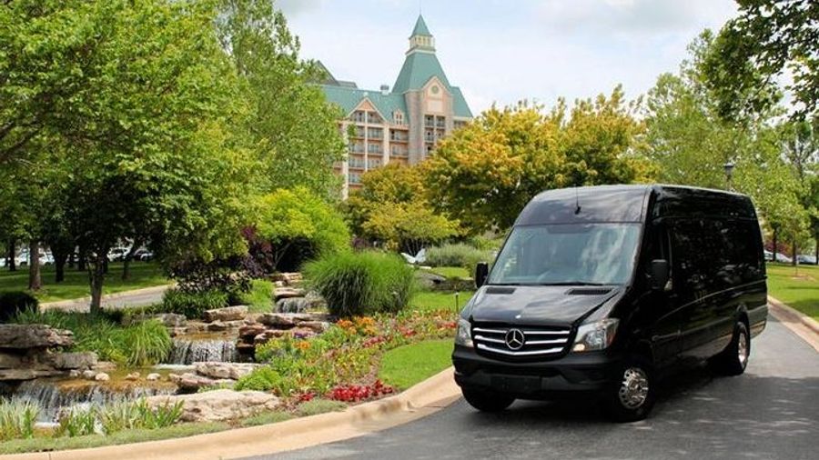 Branson Small-Group Half-Day Tour in Luxury Vehicle