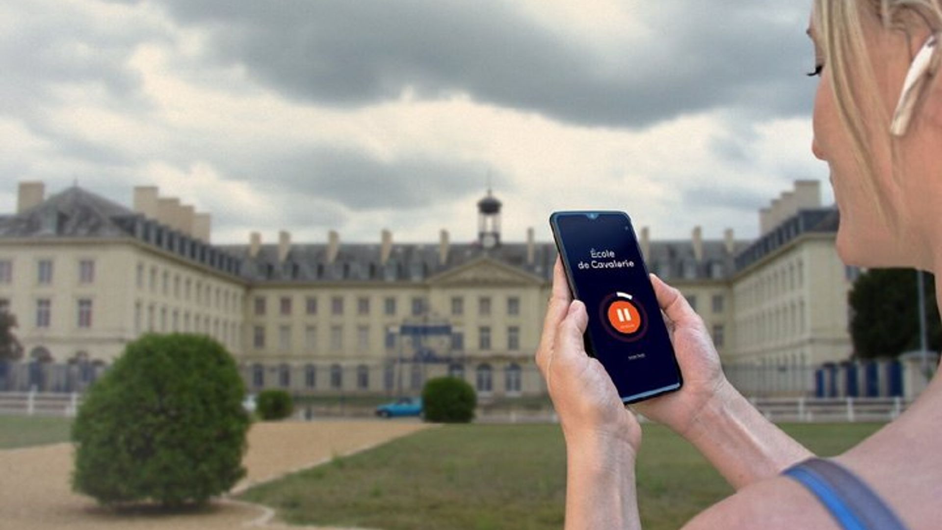 Saumur: visita a pie audioguiada de 1,5 horas con 18 comentarios de audio