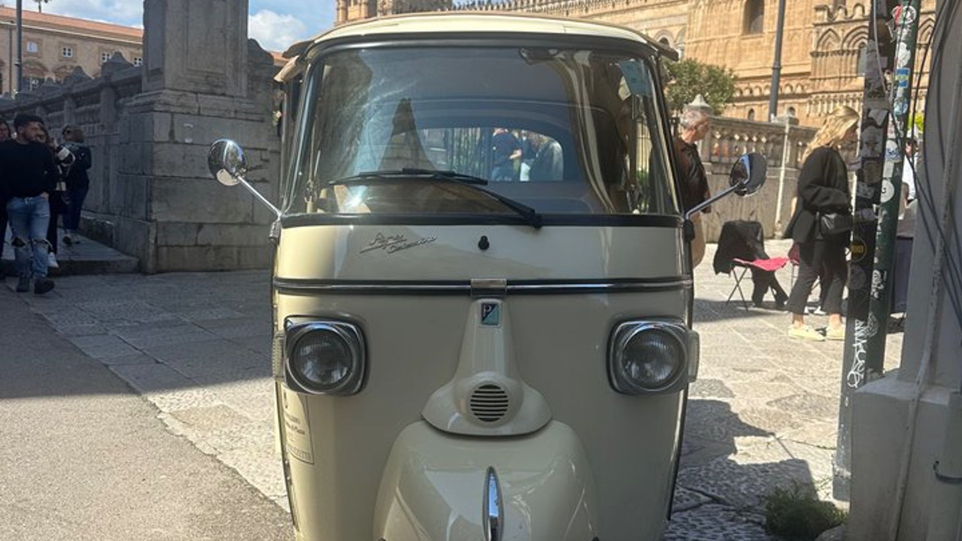 Tuk tuk ride, ape car