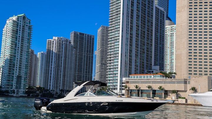 Miami Private Cruise with Captain: Sightseeing, Sunset, Party