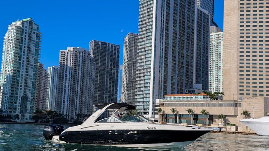 Miami Private Cruise with Captain: Sightseeing, Sunset, Party