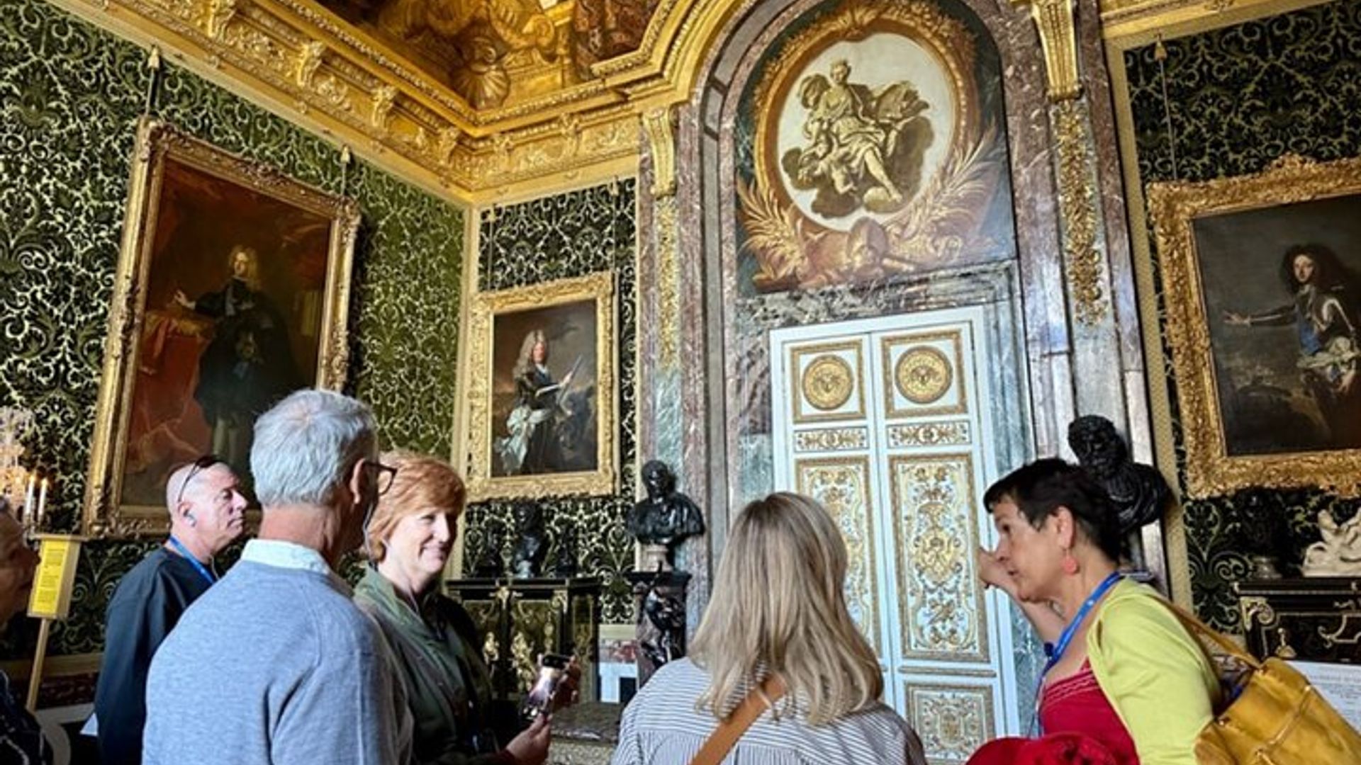 Paris: Palace of Versailles Guided Tour with Garden Access