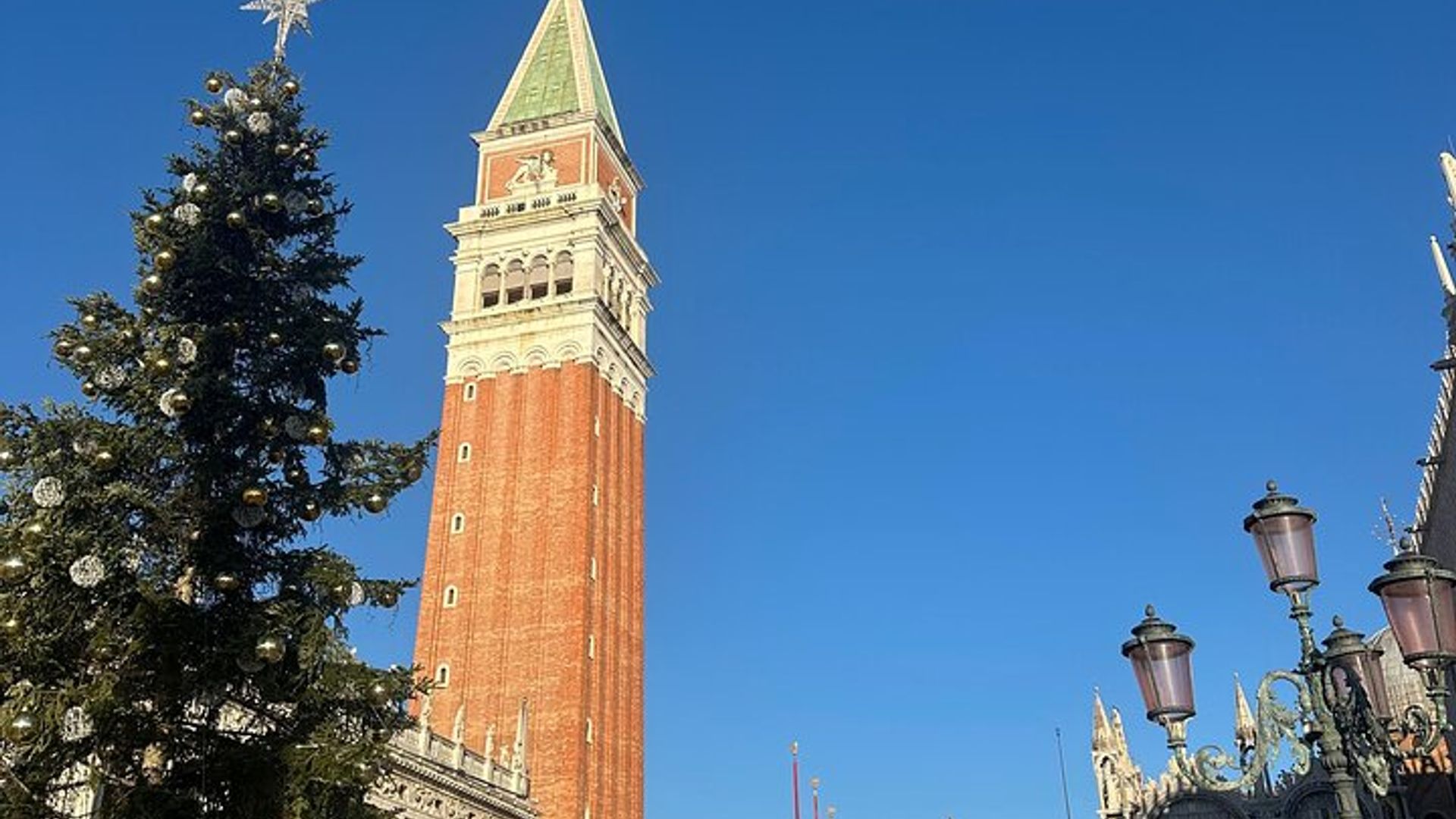 Half-Day Venice Lagoon Cruise: Murano Island and Burano Island