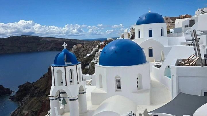 Santorini Private Customizable Tour with Hotel Pickup